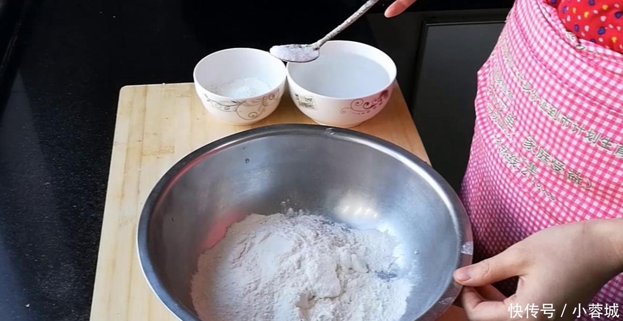 好吃|凉皮最简单快速的做法, 不和面, 不洗面, 爽滑筋道, 比买的还好吃