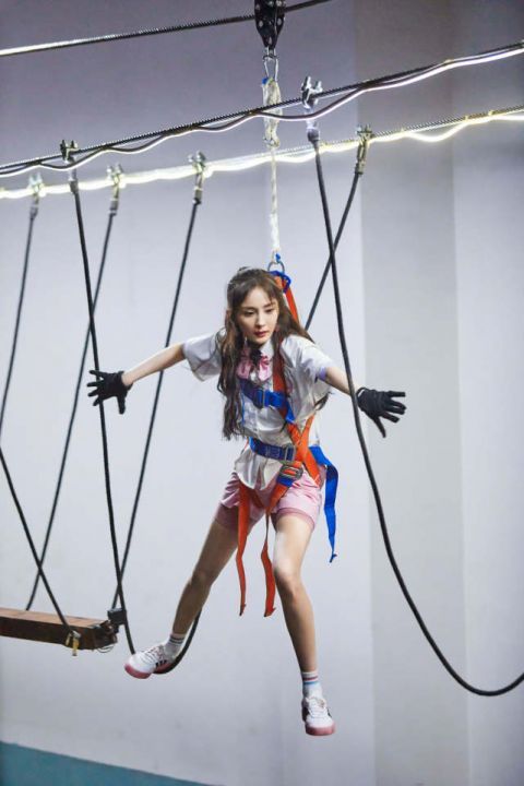  吊桥|《密逃2》杨幂邓伦上演高空吊桥挑战 黄明昊高能“开挂”破解字谜