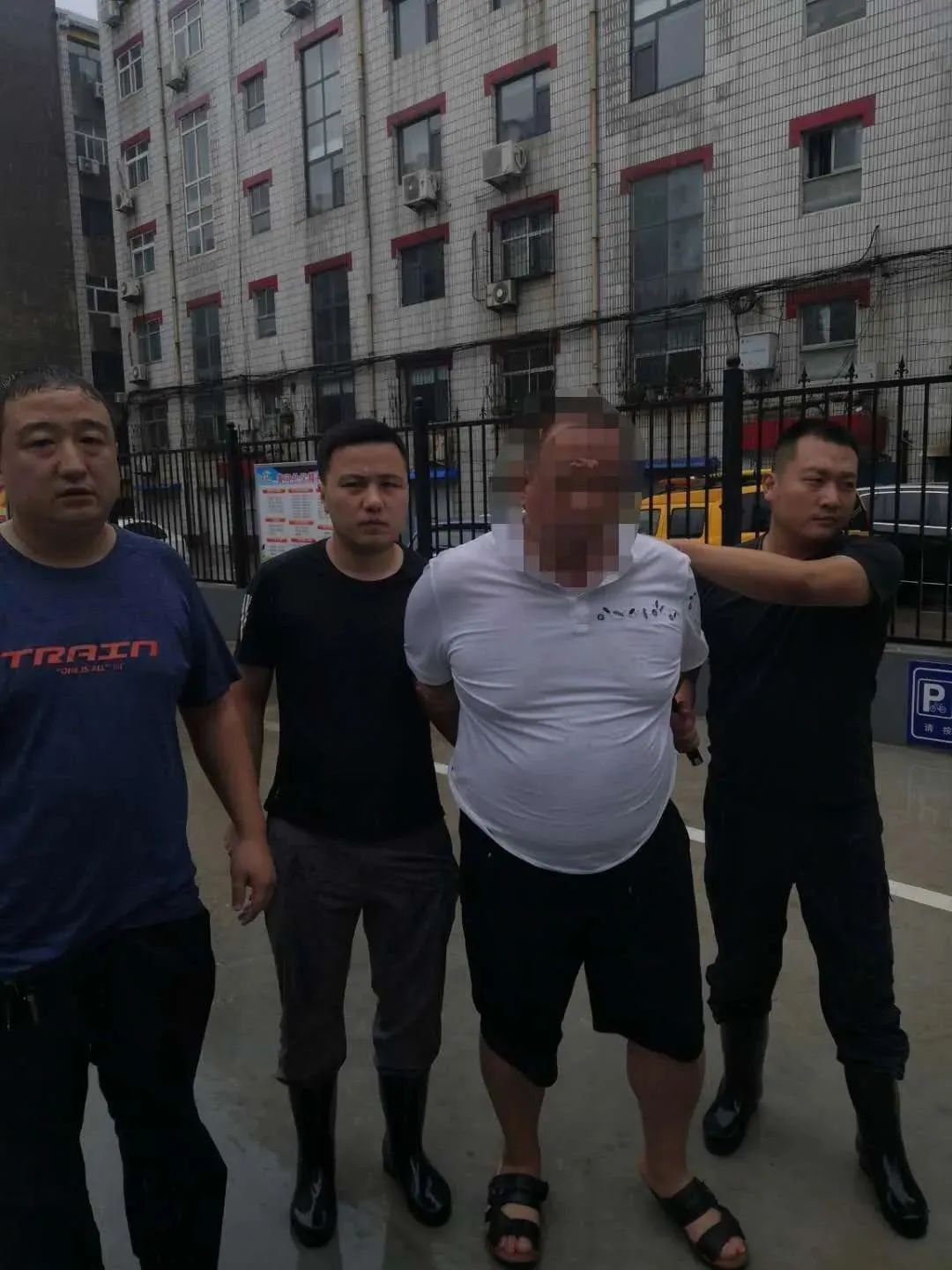  三起案件|民警雨中蹲守，擒拿“六进宫”惯偷