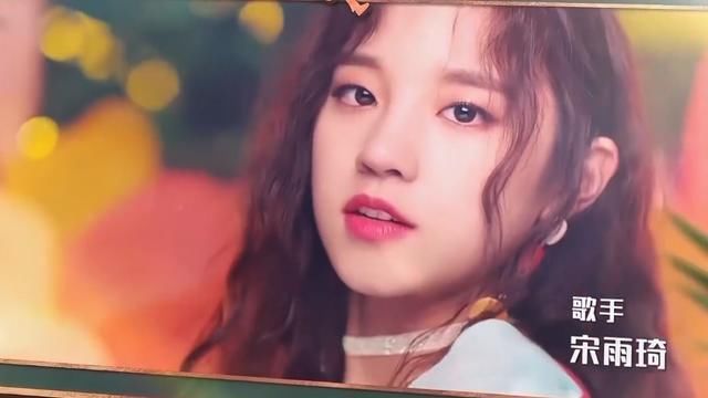  坐姿|Baby宋雨琦同框，看清两人的坐姿，少女和女汉子的差距一目了然