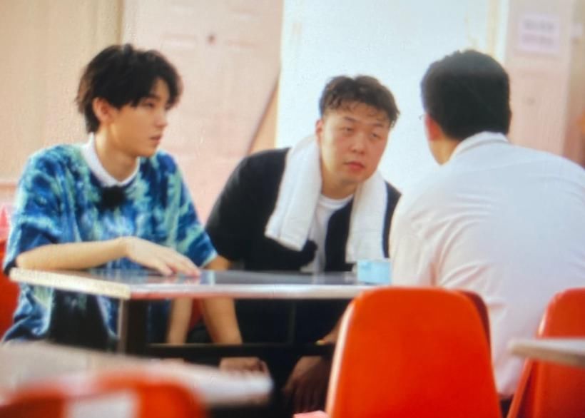  送餐|中餐厅4又有录制照，杨超越杜海涛外出送餐，王俊凯举动厉害了