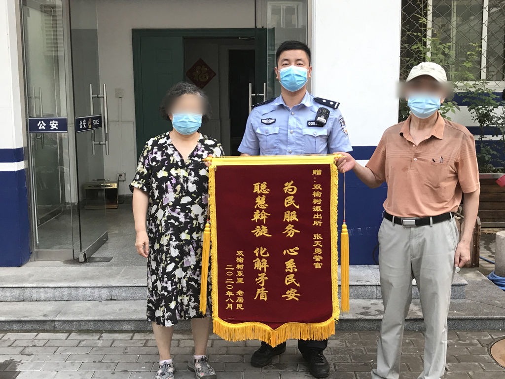 不堪|老人不堪忍受楼上噪声,民警多次协调感动邻居