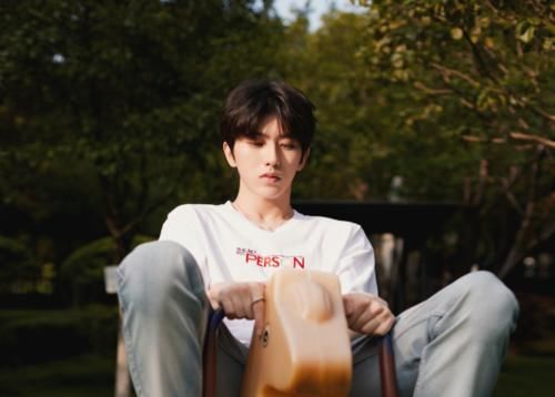  R1SE|同是“门面担当”，火箭少女有杨超越，R1SE有周震南，硬糖少女呢？