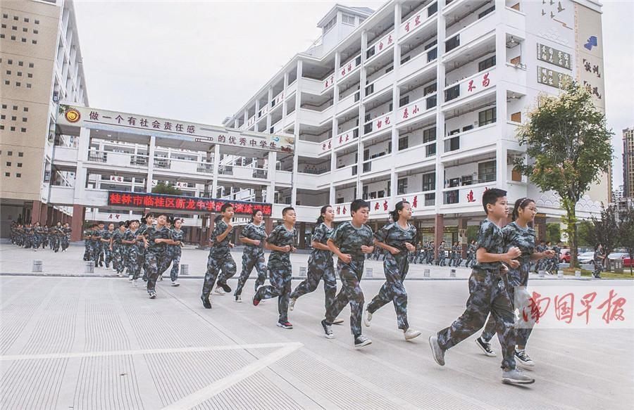 高空|9月19日焦点图：小区业主众筹摄像头抓“高空抛物”