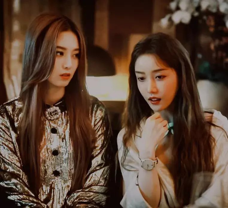  主动|姜贞羽恋爱了？与神秘男子共度一夜疑似同居，聚餐时男方主动亲吻