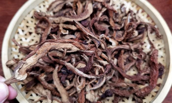  晒茄子干|秋天，碰到此菜别手软，整它100斤，晒干囤起来，过几天就没了