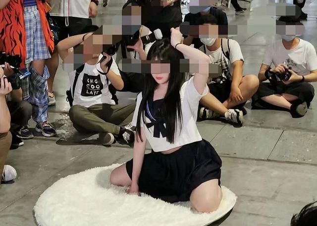  爆照|继15岁狂三被“爆照”后，吸了20万粉的JK少女被朋友爆出“黑料”