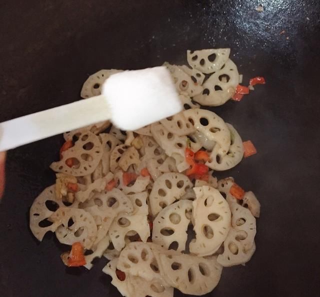 淤泥|生于淤泥中，是菜也是药，入秋吃它正当季，比大鱼大肉受欢迎