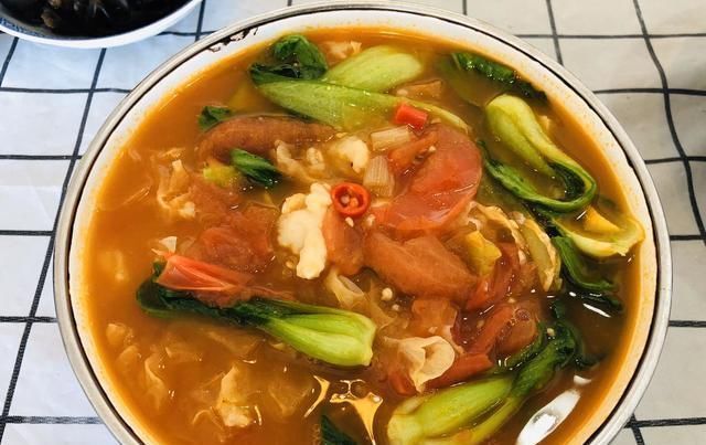 周末|宅在家的周末午餐,三口人4个菜,有肉有鱼有凉菜,好吃还解馋
