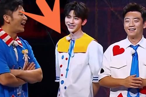  撕名牌|吴谨言口误说错《奔跑吧》名字，李晨当场纠错，蔡徐坤的表情亮了