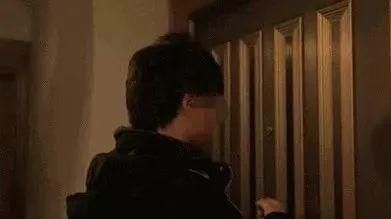 夜里|咚咚咚!海南一男子夜里冒充警察,挨家挨户狂敲门……