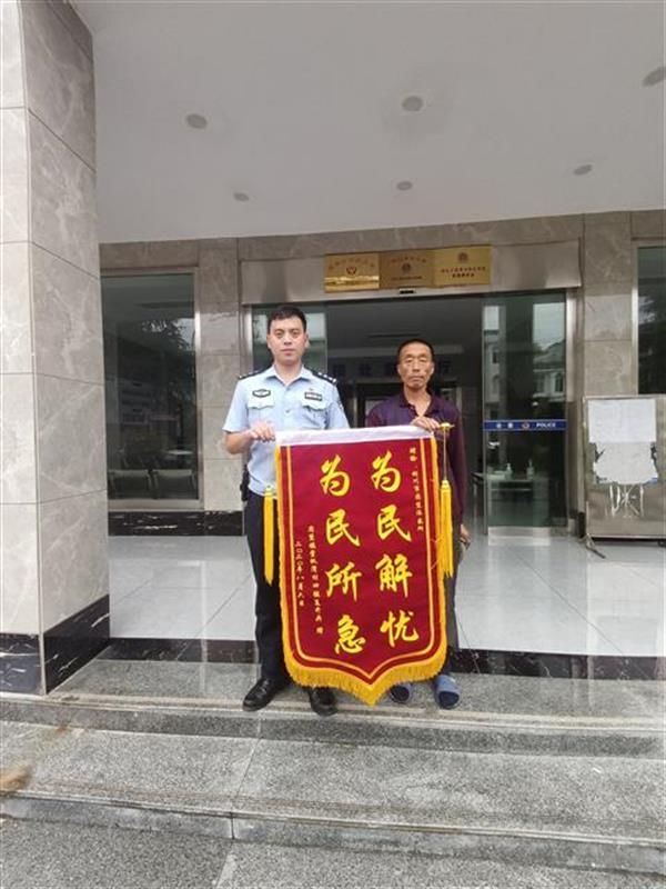  警民|94岁老母寻子迷失深山，喝石缝滴水续命3天后等来警民将其救回