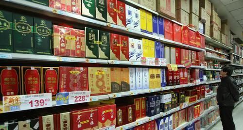 固态法白酒|买白酒,别管什么牌子,只要瓶身上有这“2行字”,都是酒精勾兑酒