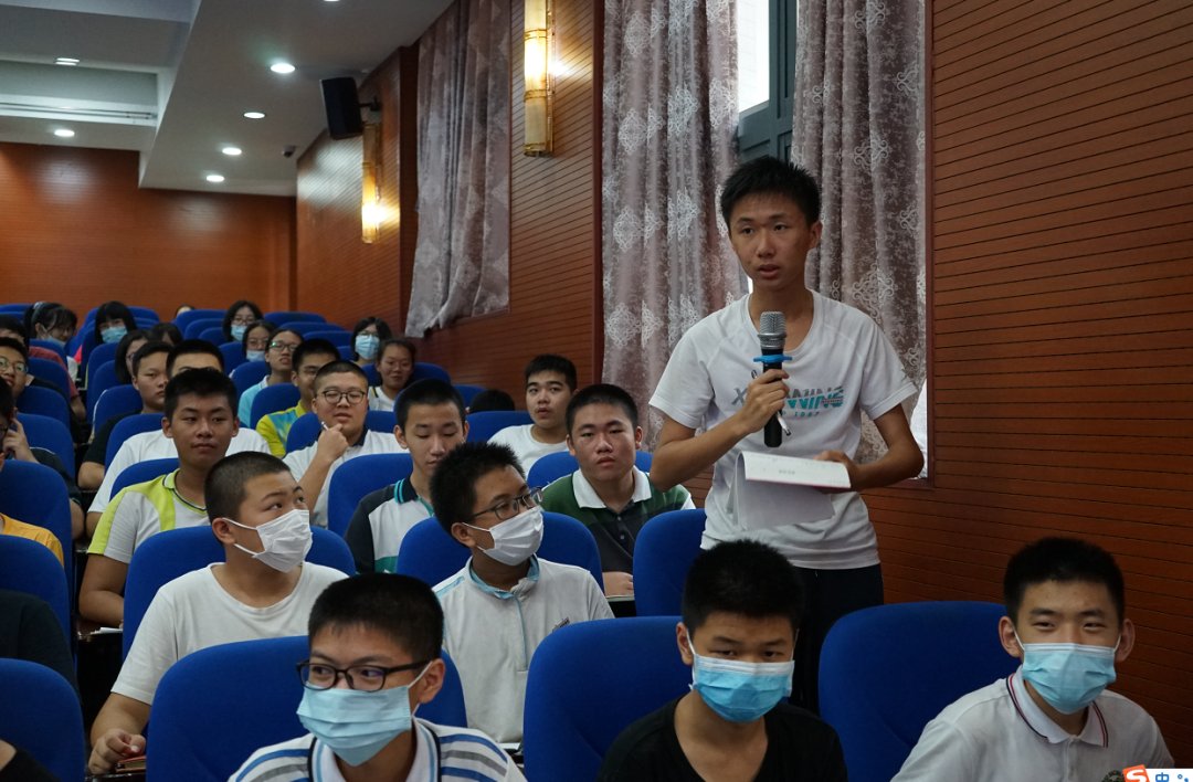 同学们|法在心中，“典”亮人生！福建三级法院法官送民法典进校园