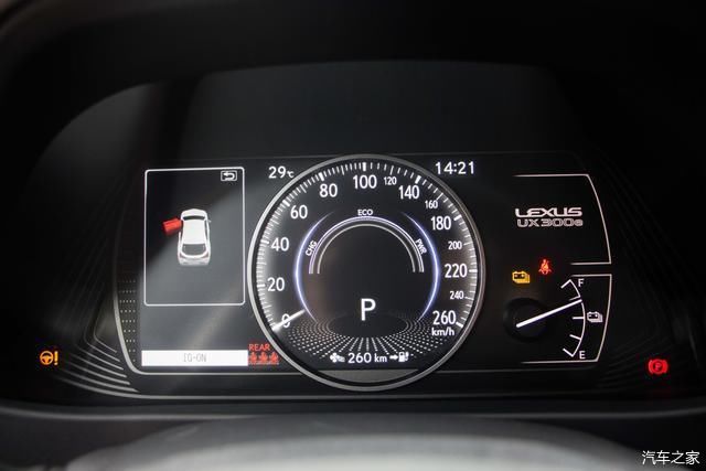  雷克萨斯UX300e|嫌特斯拉做工差？实拍雷克萨斯首款电动SUV 不仅豪华 还更便宜