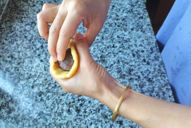  搭配|把玉米面和豆沙搭配在一起，好吃营养又健康，还可以当早餐