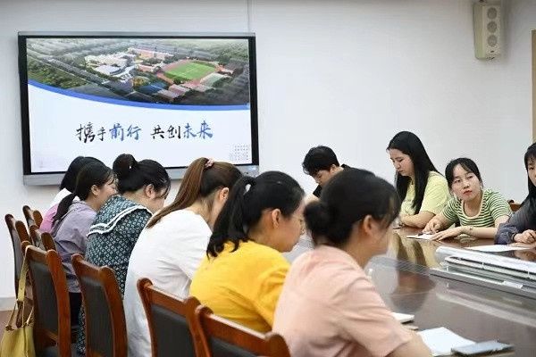 新余九中召开青年后备人才座谈会