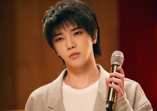  华语|华语乐坛日益没落？华晨宇独具一格难掩颓势，蔡徐坤开辟新道路！