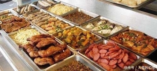 说免|女子去吃69元自助餐,一人吃掉1000根肉串,走时老板笑着说免单