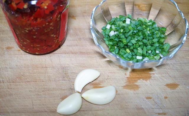  剁辣椒|一碗蒸酥肉，微辣鲜香超下饭，咬牙买了猪肉做这菜才不亏，吃过瘾