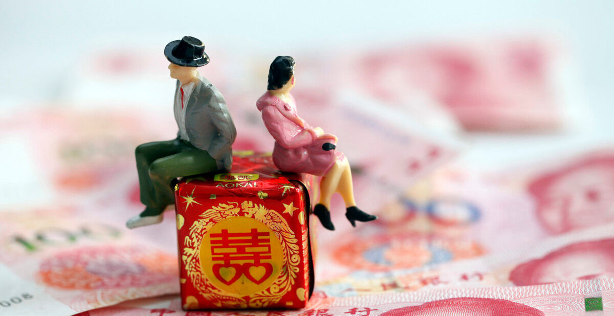 女方父母|为何现在彩礼越来越高，轻则10万，重则50万，最后钱都去哪了？