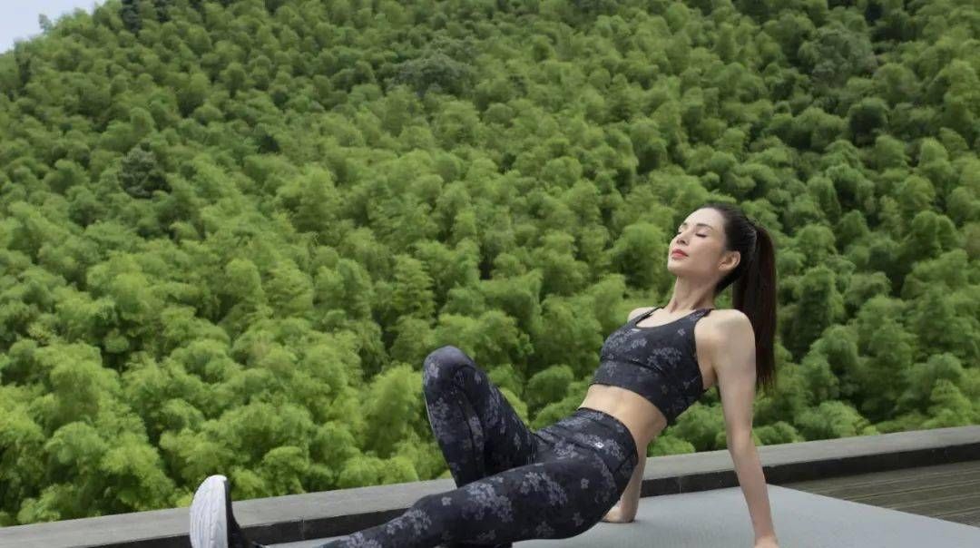  高光|福布斯中国专访李若彤：美不设限，女人的高光时刻不该被年龄定义