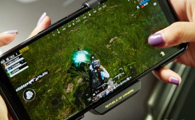  评测|ROG游戏手机3评测：首发865 Plus，看背后多数人会说三个字