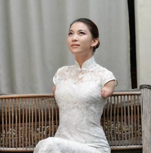 小伙|非诚勿扰“无臂女孩”:与小伙牵手成功,下台被甩,如今她怎么样