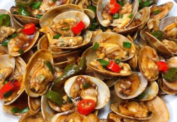 新鲜|吃花甲总咬到沙子？教你一个小技巧，让花甲沙子吐得干干净净！