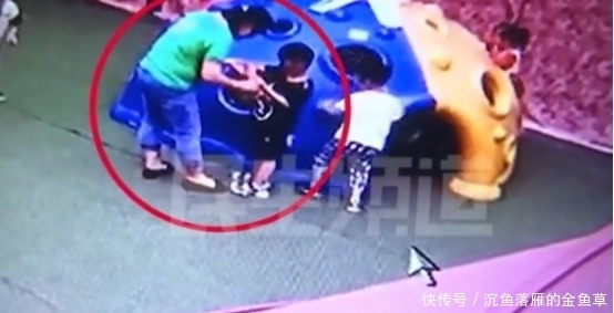  幼儿园|幼儿园玩耍竟被踩到骨折，母亲心疼提赔偿，校方认为是无理要求？