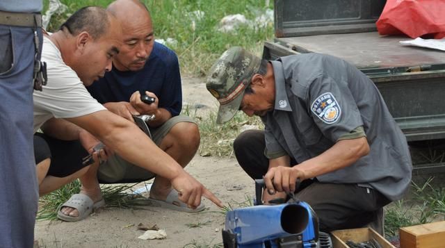 妹夫|聋哑大爷出生8天被生母扔掉，为养父母养老送终，一生未娶养妹夫