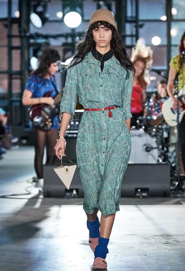 裙子|早秋最美的5条裙子，可以安排了