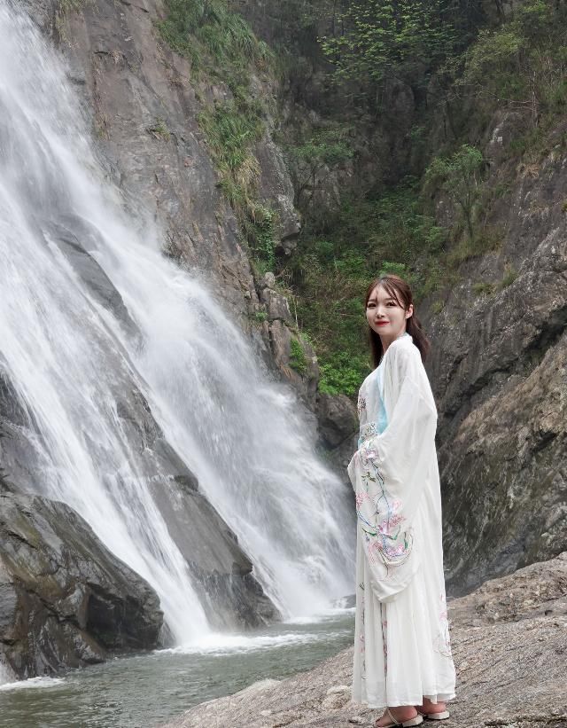 安徽|跟着古风美女游安徽天柱山，去哪里拍照片才好