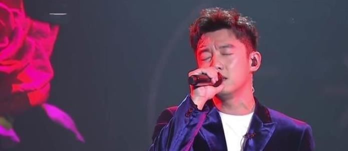  歌王|《跨界歌王》：郑恺得到丁老师认可，李小萌激动流泪，钟楚曦登顶