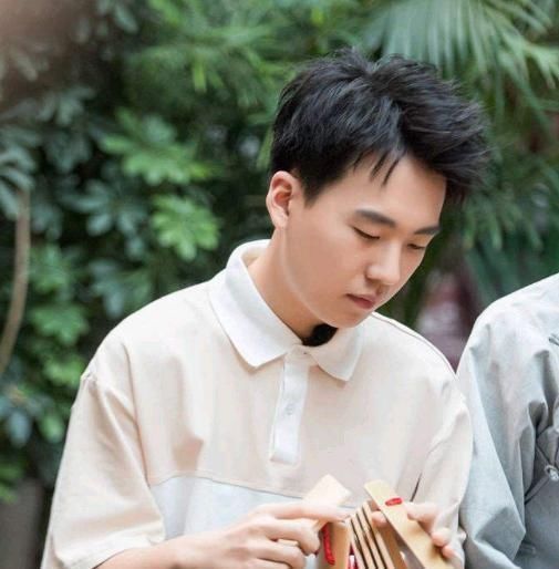  综艺|少班主成综艺大咖，郭麒麟的机智被热捧，“德云一哥”当之无愧