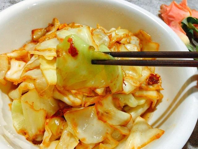  香甜|卷心菜想要好吃，别直接下锅炒，多加1个小妙招，香甜脆爽味道好