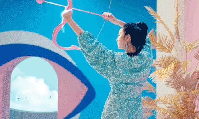 万茜|万茜的红西装吴昕的剪刀发夹被追着问哪买？是姐姐带火的小众品牌