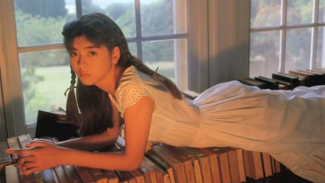  如今|她被李连杰耽误一生，美貌不输利智，如今46岁依旧单身