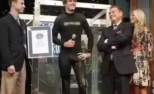 饺子|吉尼斯世界之最男子坚持15分零2秒破纪录,“最小”的饺子长啥