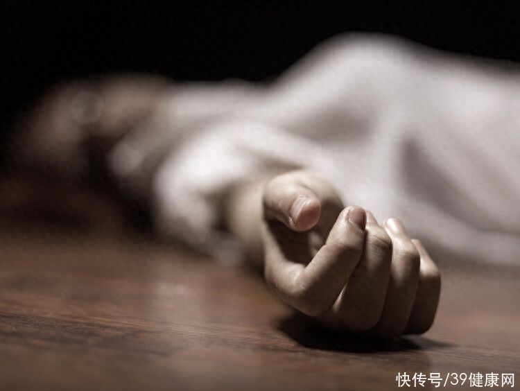 一天拉3次大便是肠癌的前兆吗(一天3次和三天1次大便，哪个更健康？排便4种异常或是肠癌警报)