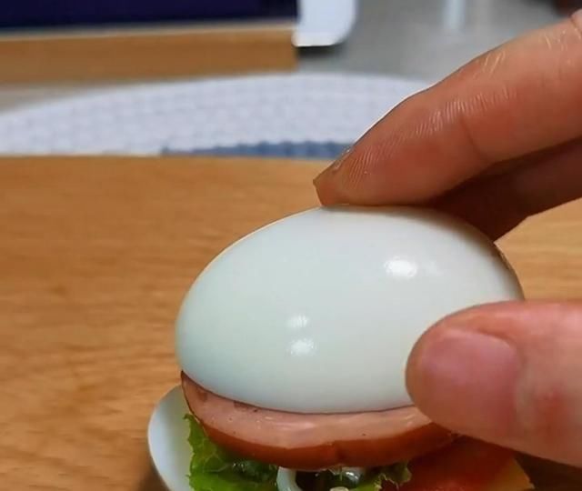  汉堡|一口一个鸡蛋小汉堡，不用面包也能做！