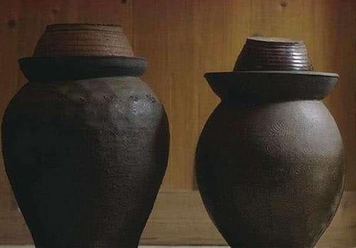 美食|把整只鸭子装进坛里,不加一滴水,5年后打开坛子,看到成品服了