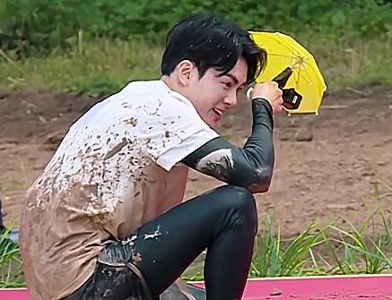  暴露|《奔跑吧》泥潭之战，曾舜晞脱口而出一句话，暴露嘉宾背后辛酸