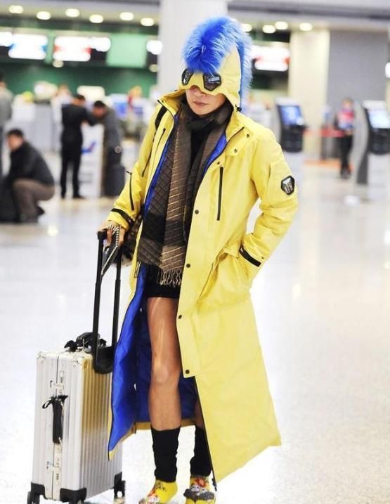  近况|陈志朋近况曝光，穿西装接商演，卖力演唱人气却“惨淡”