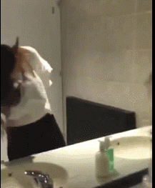 场合|搞笑GIF:妹子,搞笑要分场合,阿姨让你弄的都不知所措了