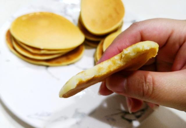  可口|小米酸奶松饼｜懒人早餐食谱：快手简单0难度，松软可口真香甜！