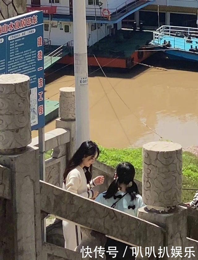  笑容|赵丽颖录《中餐厅》再曝路透照，笑容明媚，黄晓明林大厨热情接待