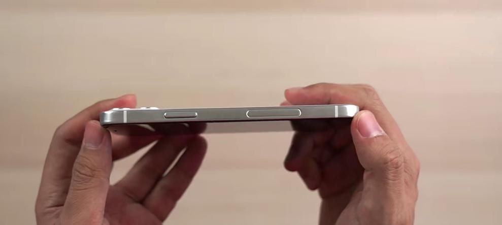  指纹|侧边指纹！iPhone12机模曝光：中框长条形装置暗示指纹回归？