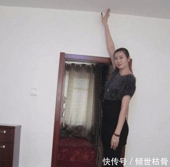 相迎|1.8米农村小伙娶了个2米多高的女孩,父母竟然拆门相迎!