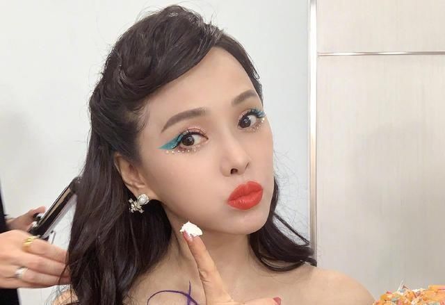  乘风破浪|《乘风破浪的姐姐》30+也能吸金无数，碾压新生代，商业价值何在